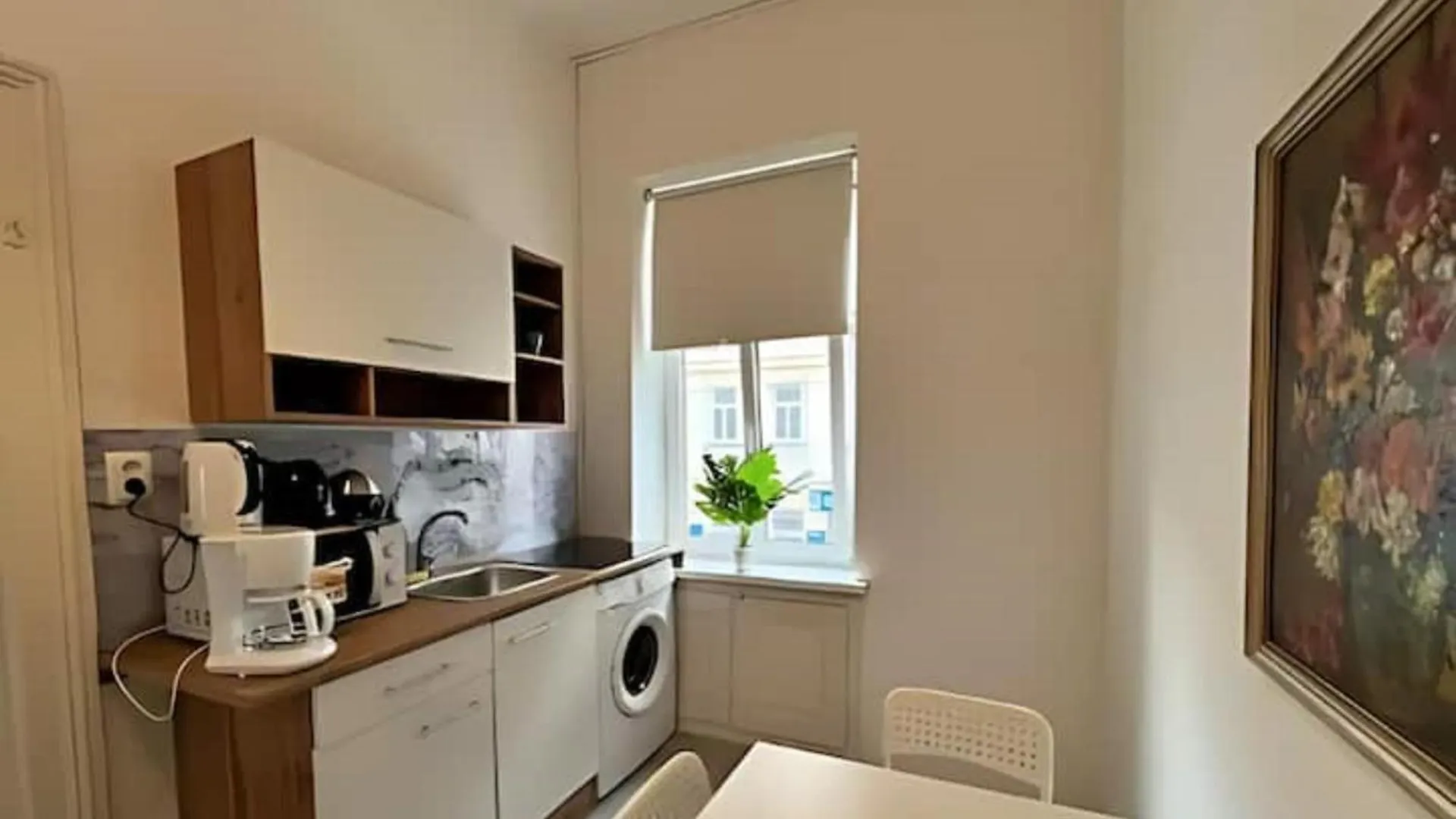 Discover Danube And Prater Stern From Our 1Br Gem Vienna Apartment